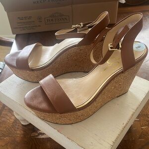 Jessica Simpson Brown wedges